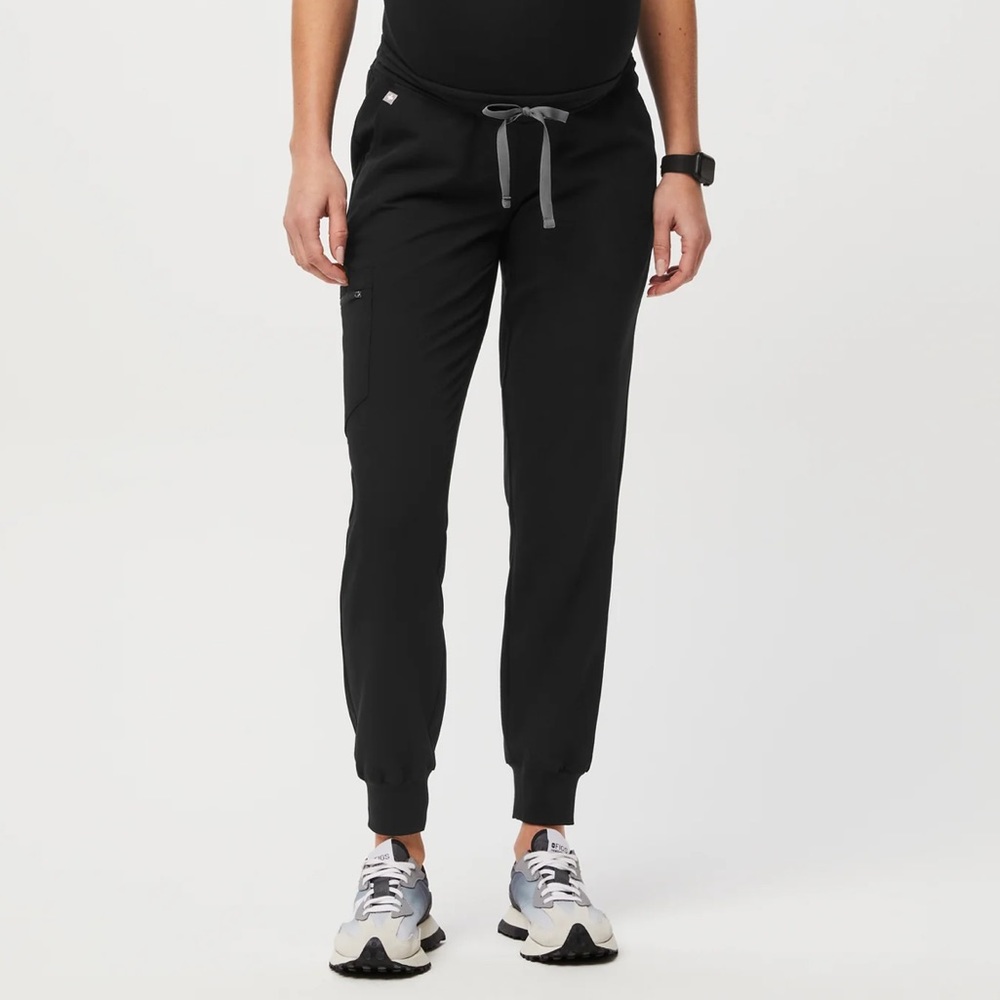 Maternity scrubs - FIGS